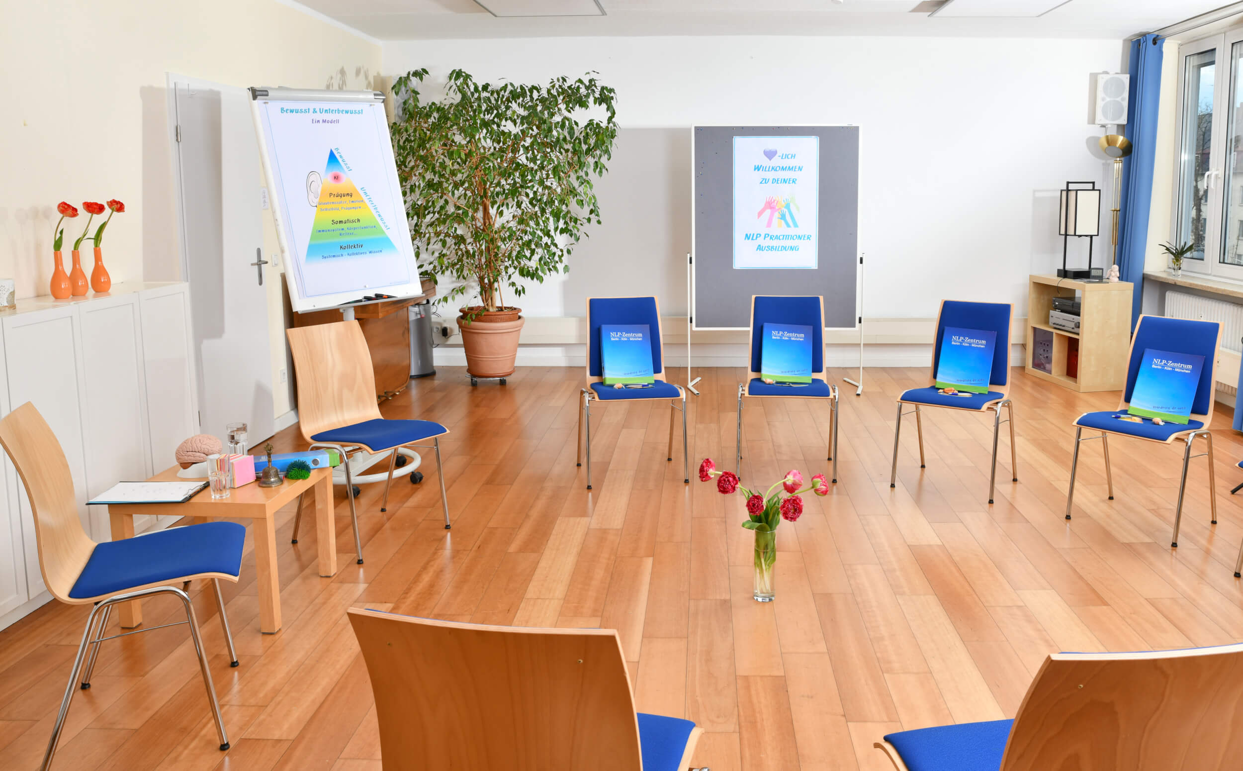 In ordentlicher Umgebung wird lernen zum Kinderspiel Seminarraum im NLP-Zentrum München